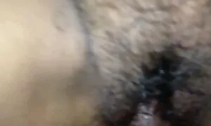 Tytöt, ja mennä nukkumaan, ja hänen porno vanha nainen ystävänsä oli nähdä ankkoja hänen kanssaan, kun hän nukkuu.