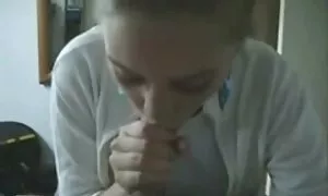 Blondi naisten porno naisten kanssa