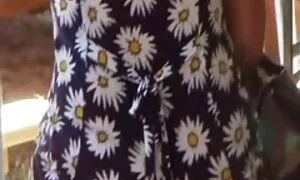 Katso tätä typerää pornoa naisille tyttöä, jolla on kondomi.
