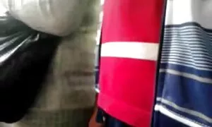 Opettaja tarttuu oppilaan nainen porno jäseneen